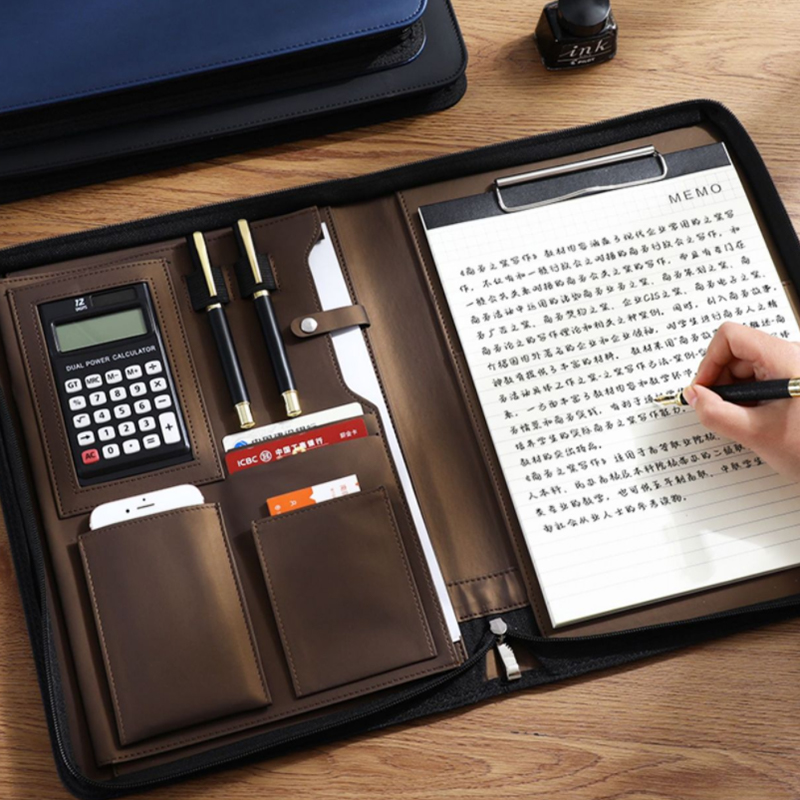 Wielofunkcyjne portfolio ze sk – Leather Work Folder recenzja i cena